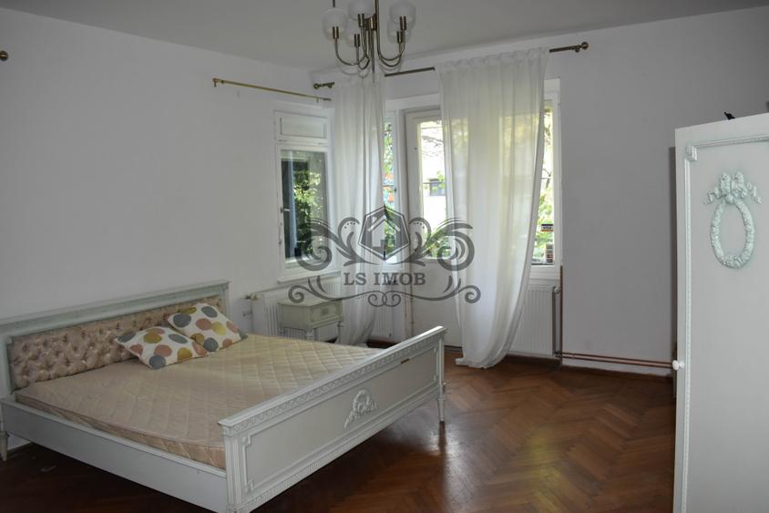 Vând vilă deosebită, cu 12 camere în Centrul Brașovului - 1