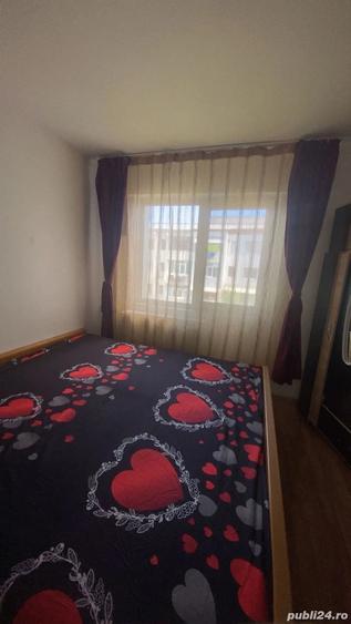 Inchiriez apartament 2 camere Pia?a Sud, etaj 3, mobilat complet. - 1