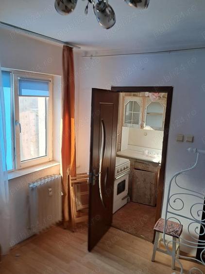 Titan, Piata 1 Decembrie 1918, str. Postavarul, - 3