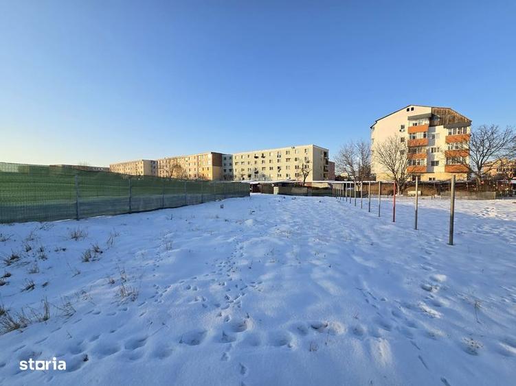 Vanzare parcela teren uzina 2 - gradina/spatiu de recreere - 1