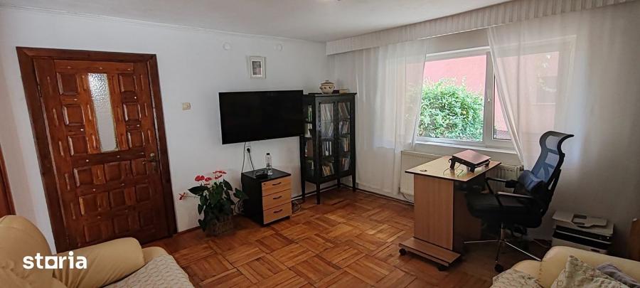 Casă cu 5 camere cu Piscina în Nord