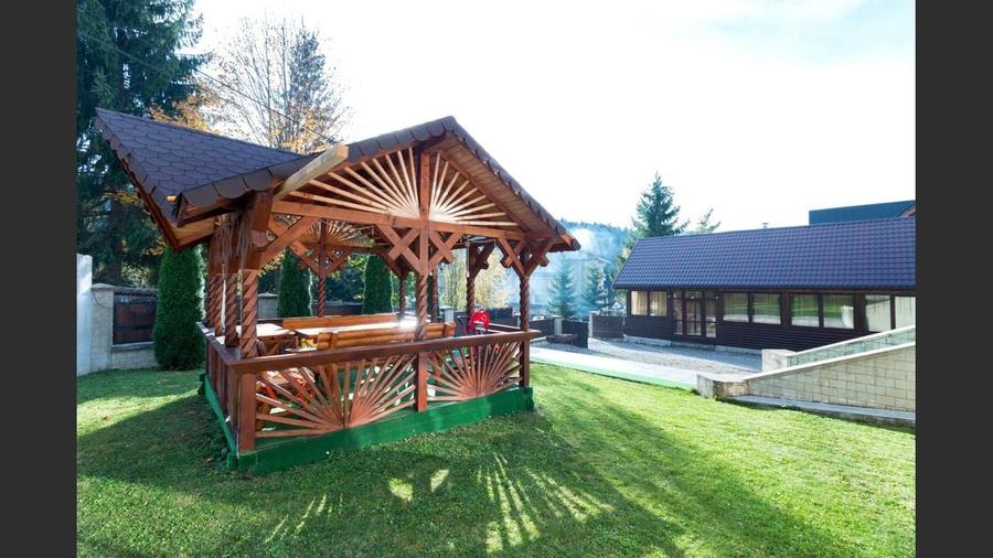 Complex turistic de vânzare, chiar în centrul stațiunii Durău. - 2