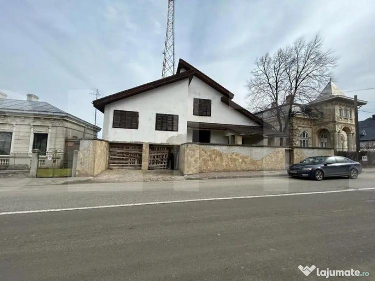 Casă cu 7 camere cu Teren 900 Mp în Dorohoi