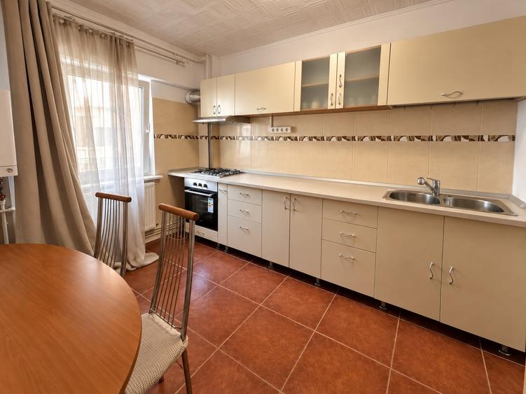 Apartament cu 3 camere decomandat, mobilat în Tomis II