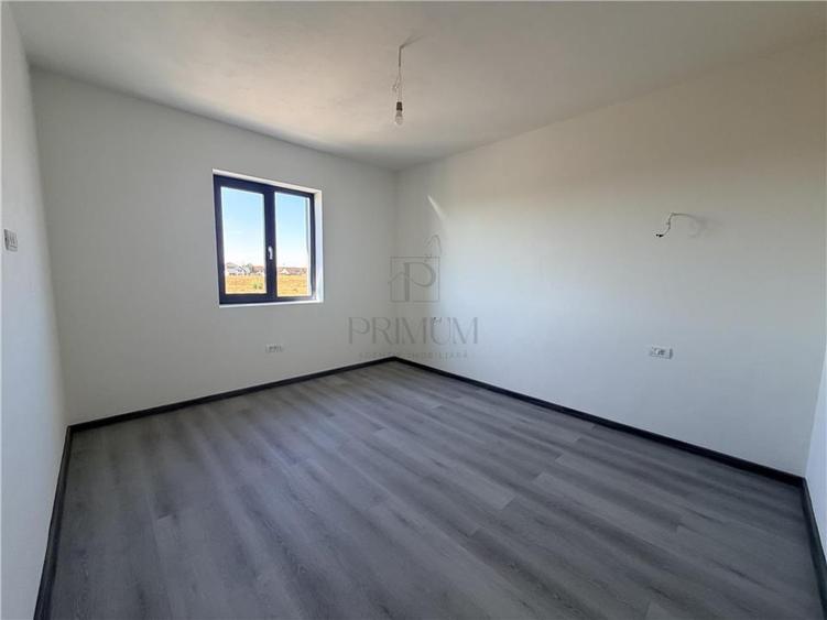 Duplex cu 4 camere cu Canalizare în Moșnița Nouă