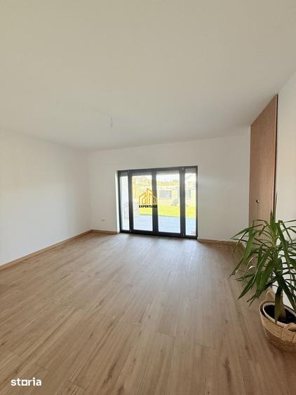 Casă cu 4 camere cu Teren 400 Mp în Domnești