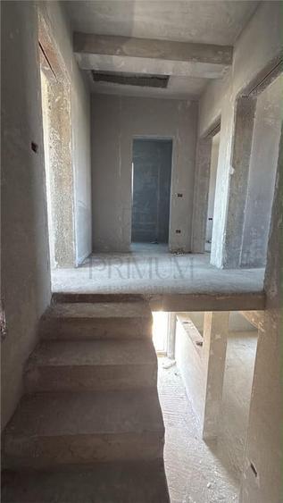 Casă cu 5 camere cu Teren 325 Mp în Moșnița Veche