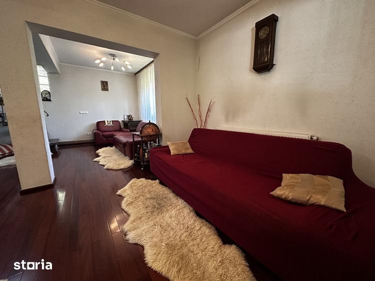 Casă cu 5 camere cu Teren 1286 Mp în Măneciu