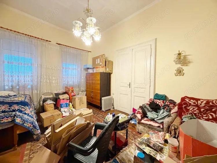 Apartament cu 4 camere semidecomandat în Central