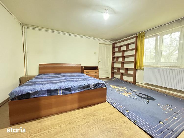 Casă cu 9 camere cu Canalizare în Central