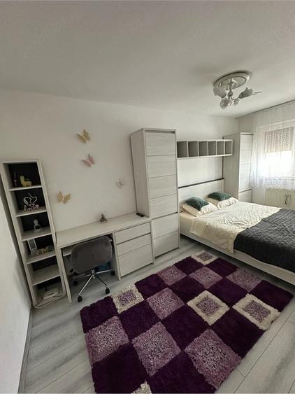 Apartament cu 3 camere semidecomandat în Aurel Vlaicu