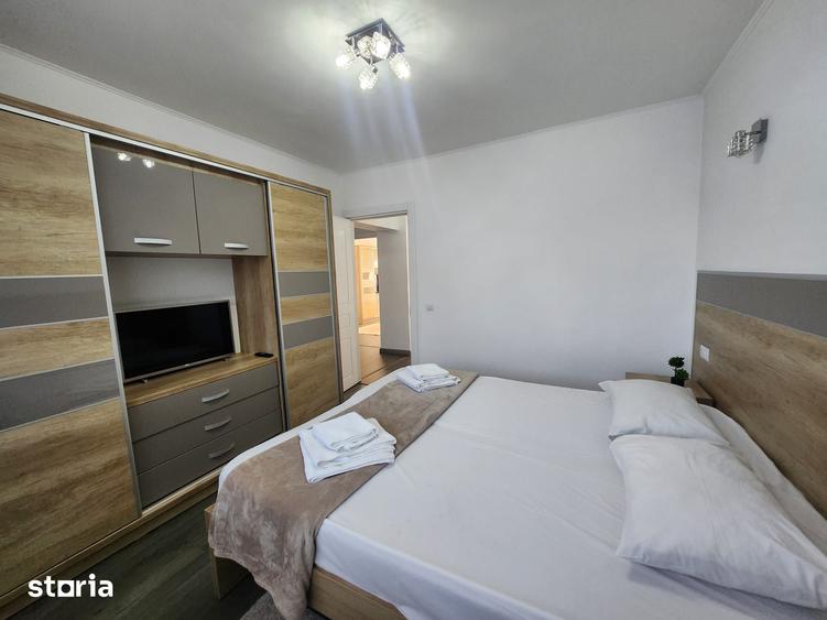 Apartament cu 4 camere decomandat în Calea București