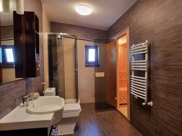Casă individuală cu 6 camere cu Canalizare în Băneasa