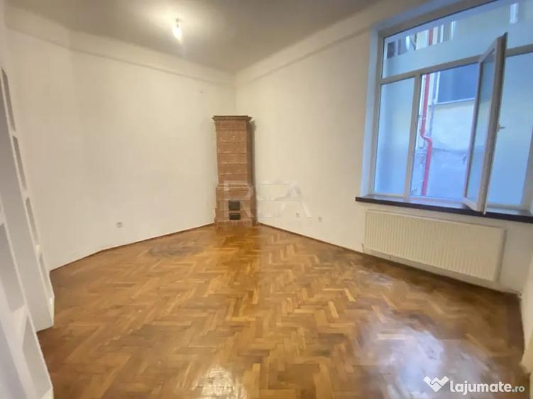 Apartament cu 3 camere semidecomandat în Regina Elisabeta