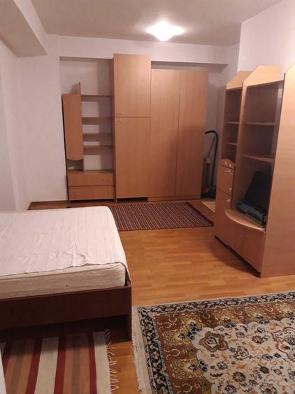 Garsonieră în Titan