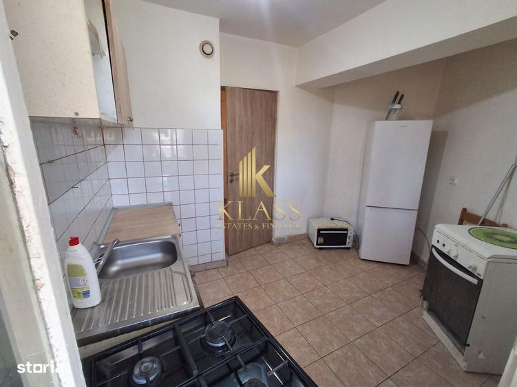 Apartament cu 3 camere semidecomandat în Ciupercenii Noi