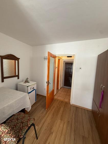 Garsoniera la etajul 1, izolata, mobilata si utilata, Piata Sud - 5