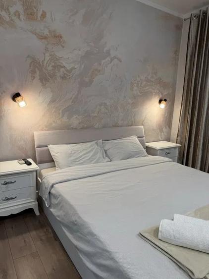 Apartament cu 3 camere decomandat, mobilat în P-ța Romană