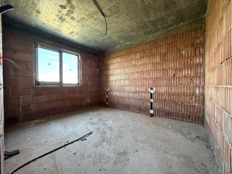 Duplex cu 5 camere cu Canalizare în Chișoda