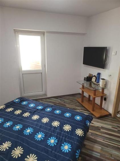 Apartament cu 4 camere decomandat, mobilat în Nicolina