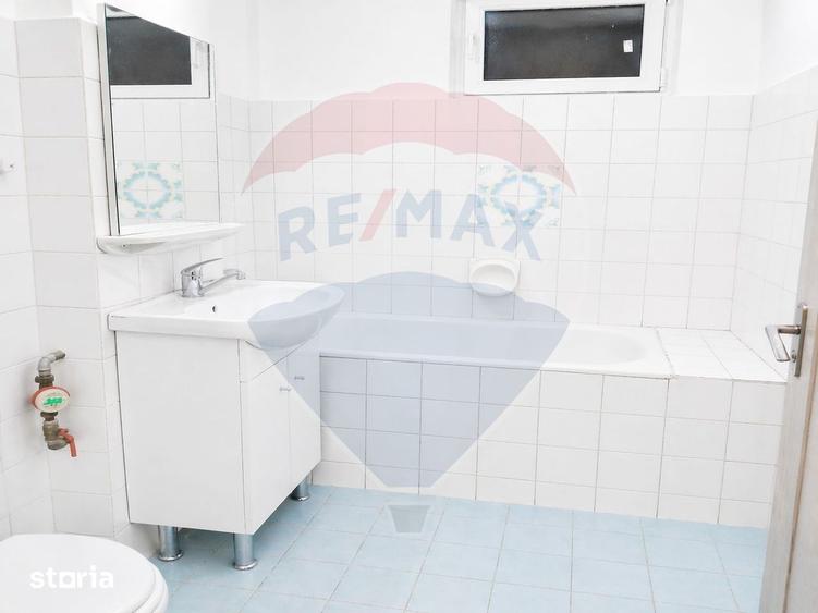 Apartament cu 2 camere decomandat în Km 4