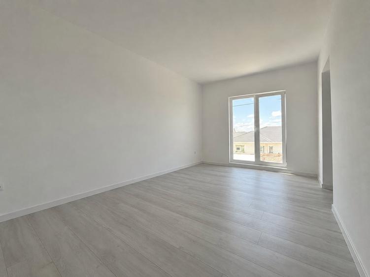 Duplex cu 4 camere cu Teren 335 Mp în Șag