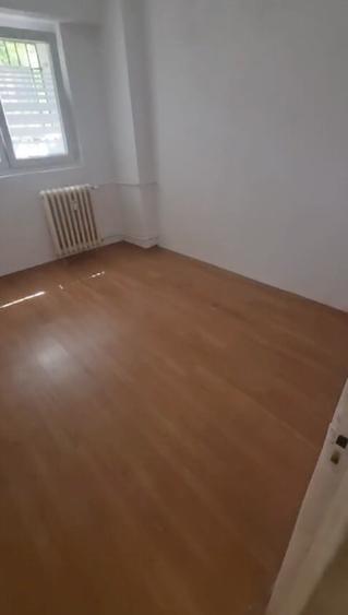 Apartament cu 3 camere decomandat în Dristor