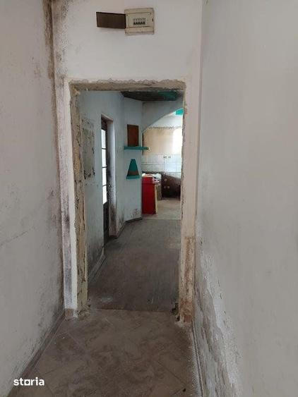 Casă cu 5 camere cu Teren 1380 Mp în Costești