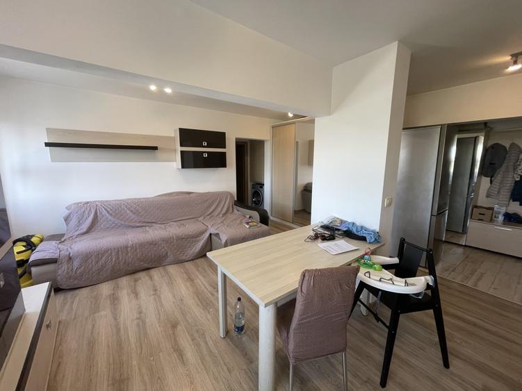 Apartament cu 3 camere decomandat, mobilat în Berceni