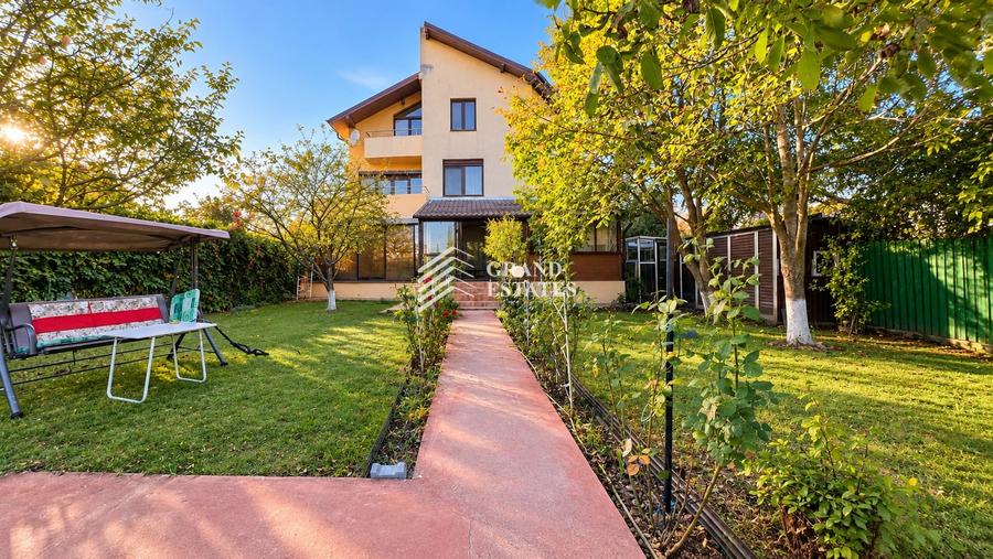 Casă individuală cu 8 camere cu Canalizare în Snagov