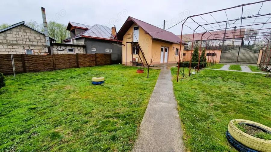 Casă cu 5 camere cu Teren 1500 Mp în Turia