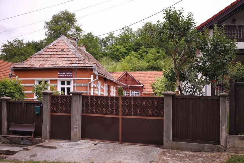Casă cu 4 camere în Valea Lungă