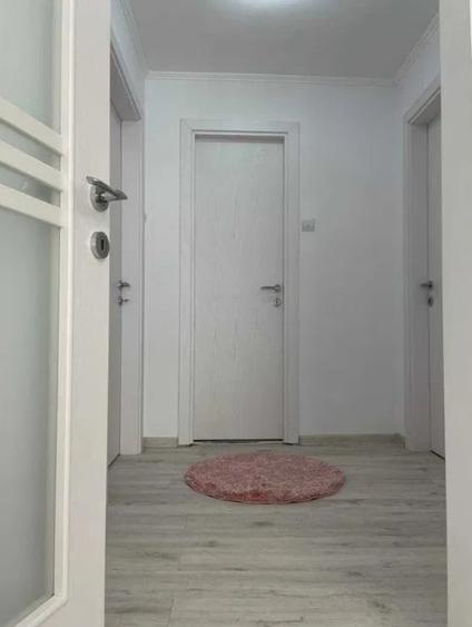 Apartament cu 3 camere semidecomandat, mobilat în Berceni
