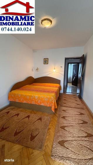 Apartament cu 3 camere semidecomandat în Nord