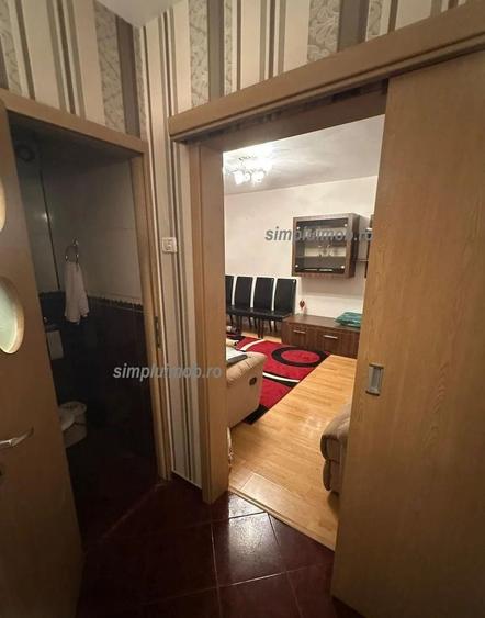Apartament cu 4 camere decomandat, mobilat în Titan