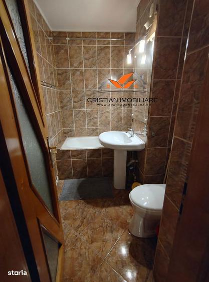 Apartament cu 3 camere semidecomandat în Cetate