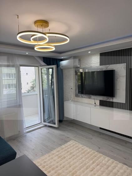 Apartament cu 3 camere semidecomandat, mobilat în Dâmbovița