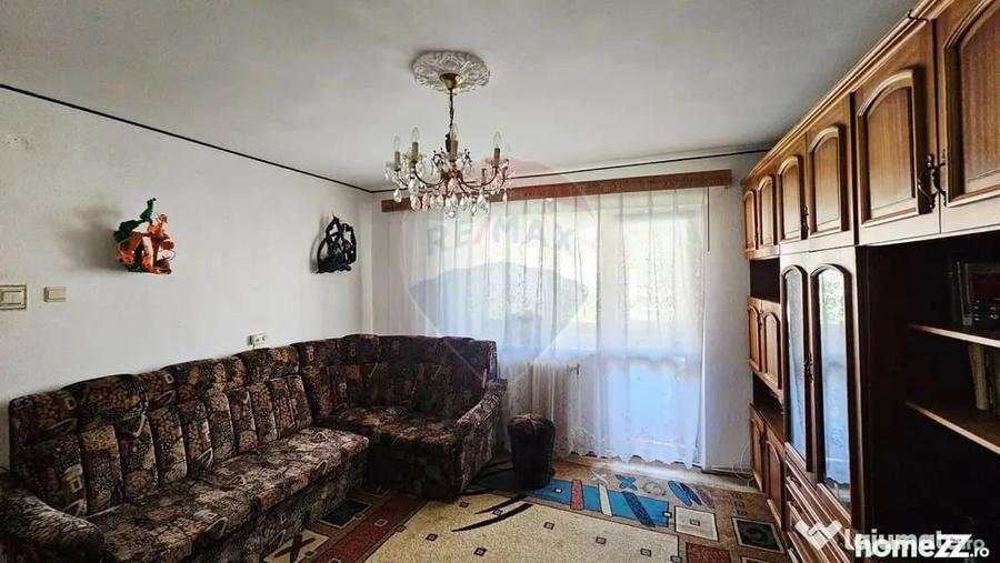 Apartament cu 4 camere decomandat în Mărăței