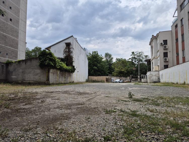 Teren Construcții intravilan de 874 mp, în P-ța Victoriei