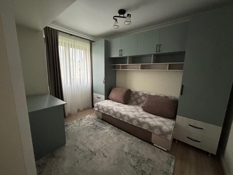 Apartament cu 3 camere decomandat, mobilat în Central