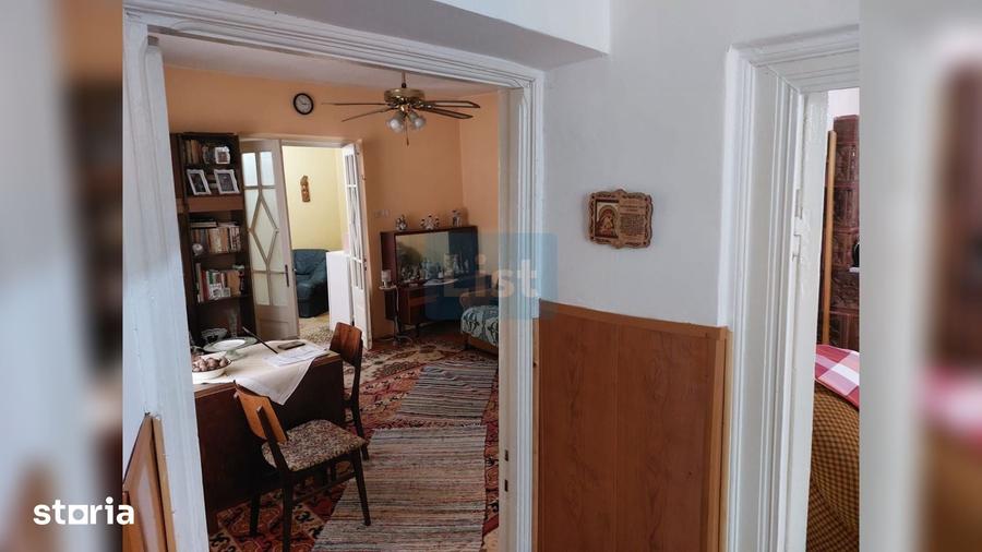 Casă cu 3 camere cu Teren 565 Mp în Piața Centrală