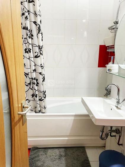 Apartament cu 3 camere decomandat, mobilat în Central