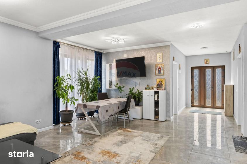 Casă cu 5 camere cu Teren 620 Mp în Macea