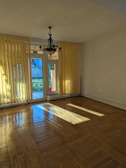 Casă cu 5 camere cu Teren 500 Mp în Aradului