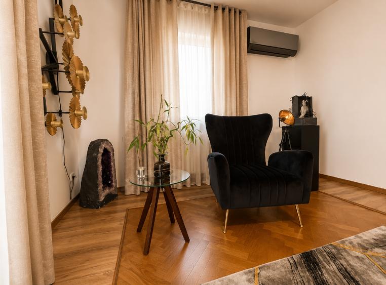 Apartament cu 3 camere semidecomandat, mobilat în Primăverii