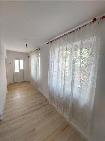Casă individuală cu 4 camere cu Canalizare în 1 Decembrie