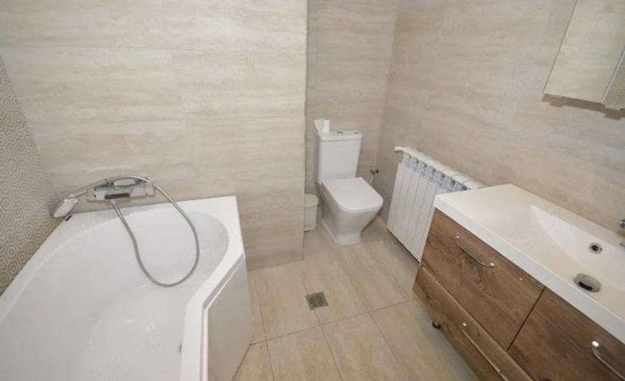 Apartament cu 4 camere semidecomandat, mobilat în Dorobanți
