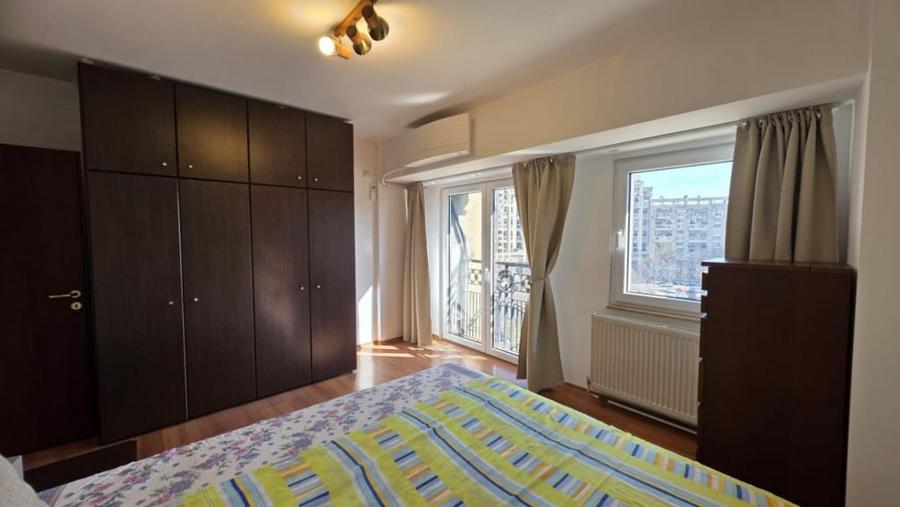 Apartament cu 3 camere semidecomandat în Unirii