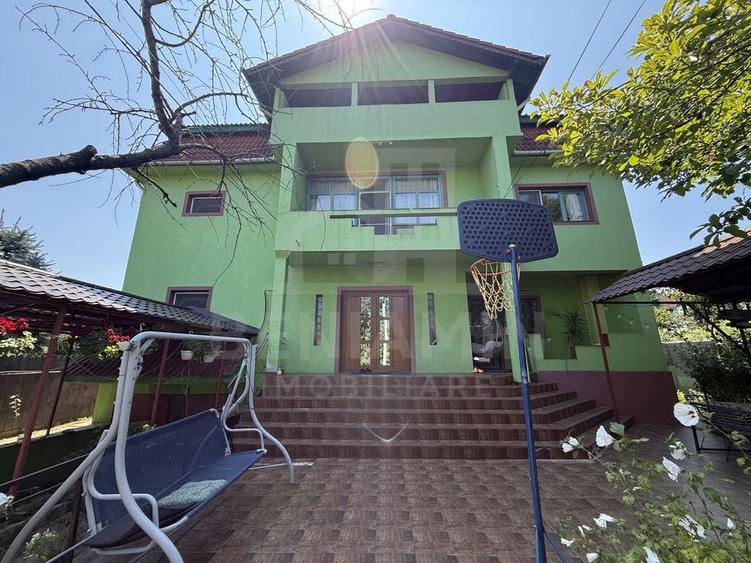 Casă cu 5 camere cu Teren 1039 Mp în Rovine