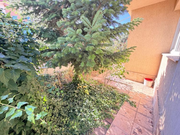 Duplex cu 4 camere cu Canalizare în Central